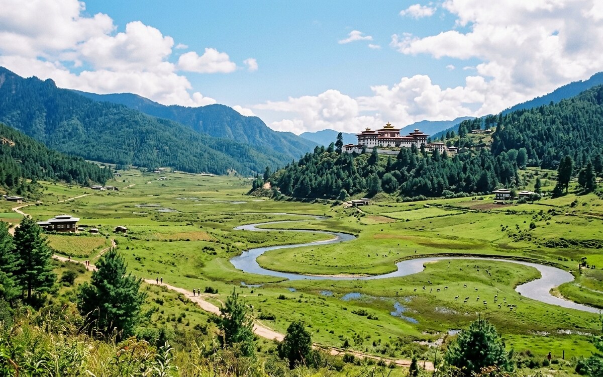 Phobjikha Valley & Black-Necked Crane Festival Guide