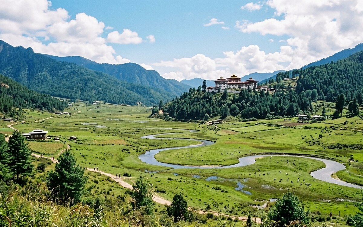 Pele La Pass & Phobjikha Valley Escape — Bhutan